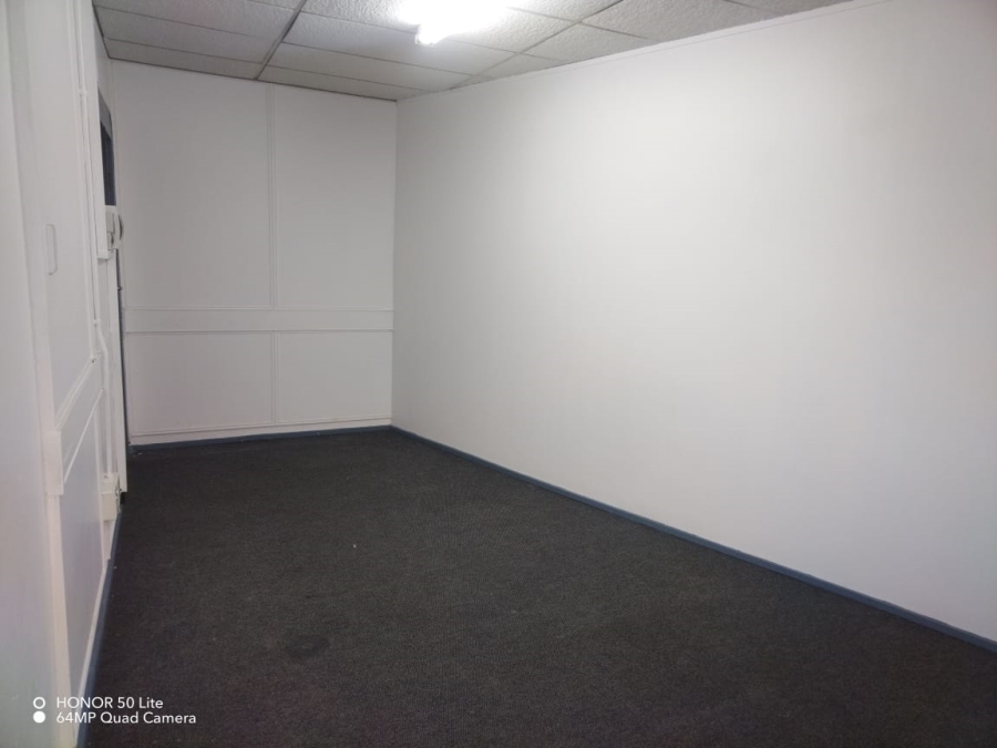 To Let 1 Bedroom Property for Rent in Southernwood Eastern Cape
